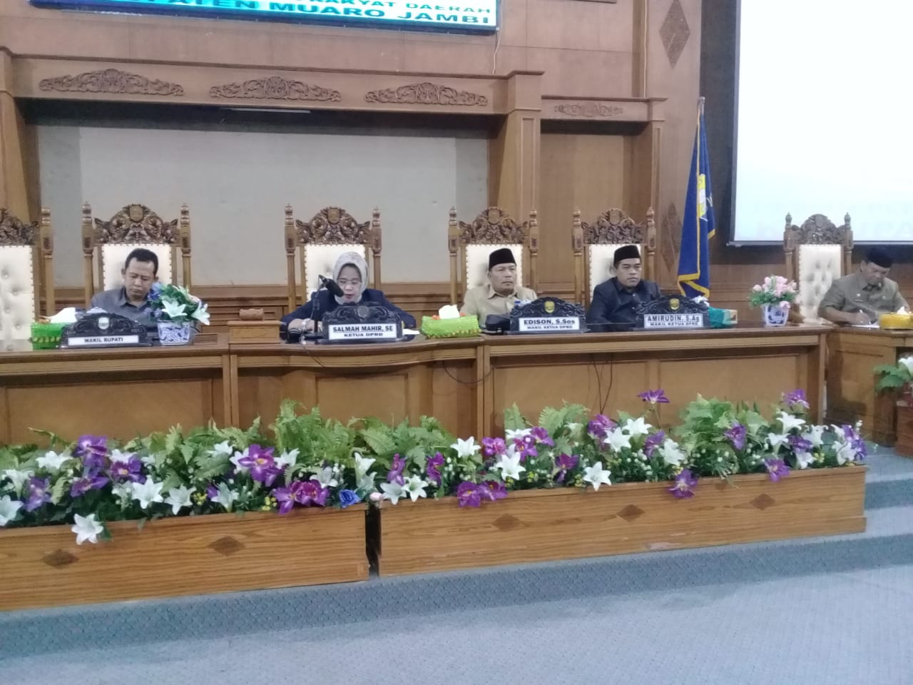 Rapat Paripurna DPRD Muarojambi terhadap tanggapan emapt ranperda