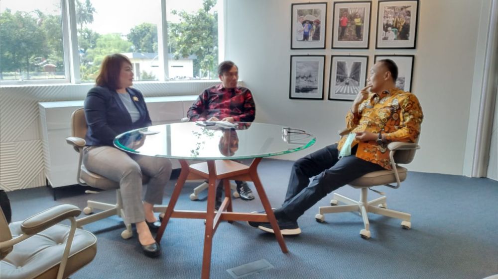 Keterangan foto : Edi Purwanto (tengah) bersama Ketua DPRD Kaltara, Norhayati Andris saat berkonsultasi dengan Dirjen Dukcapil Zudan Arif Fakrulloh (21/4/2021)