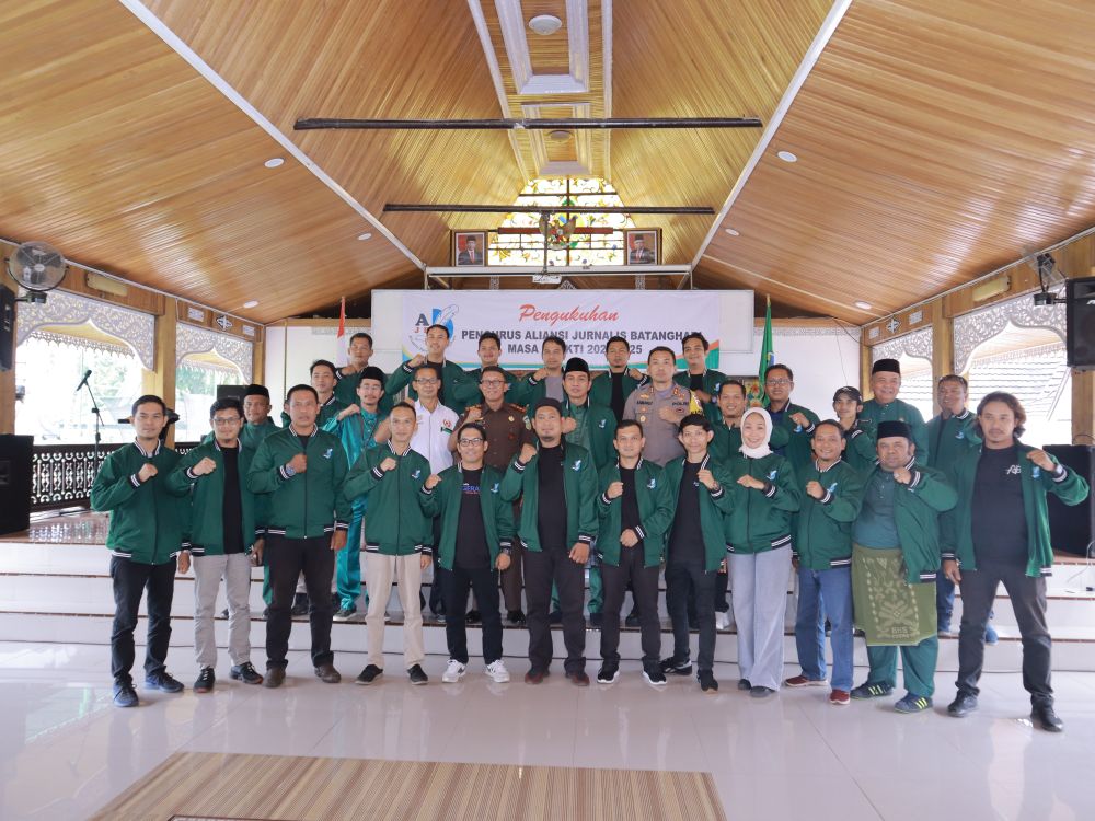 Pengurus Aliansi Jurnalis Batanghari Periode 2023-2025 poto bersama Bupati Batanghari, Kapolres, Kajari dan undangan lainnya...