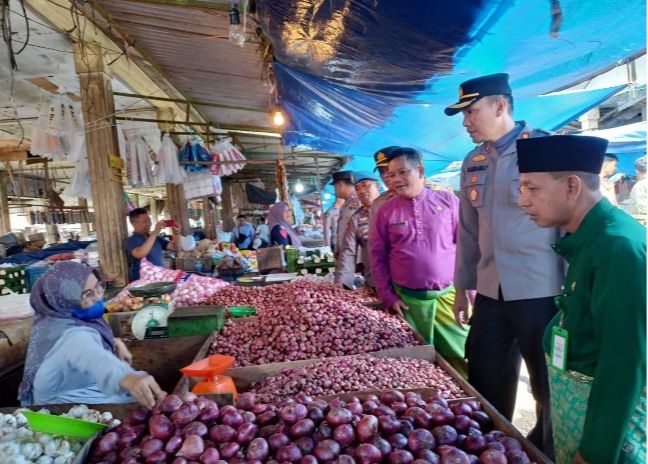 TPID Batanghari saat mengecek ketersediaan bahan pokok......