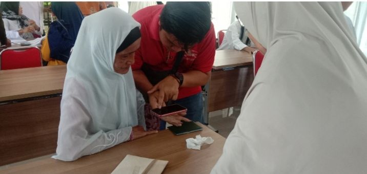 CJH Batanghari saat melakukan perekaman visa biometrik....