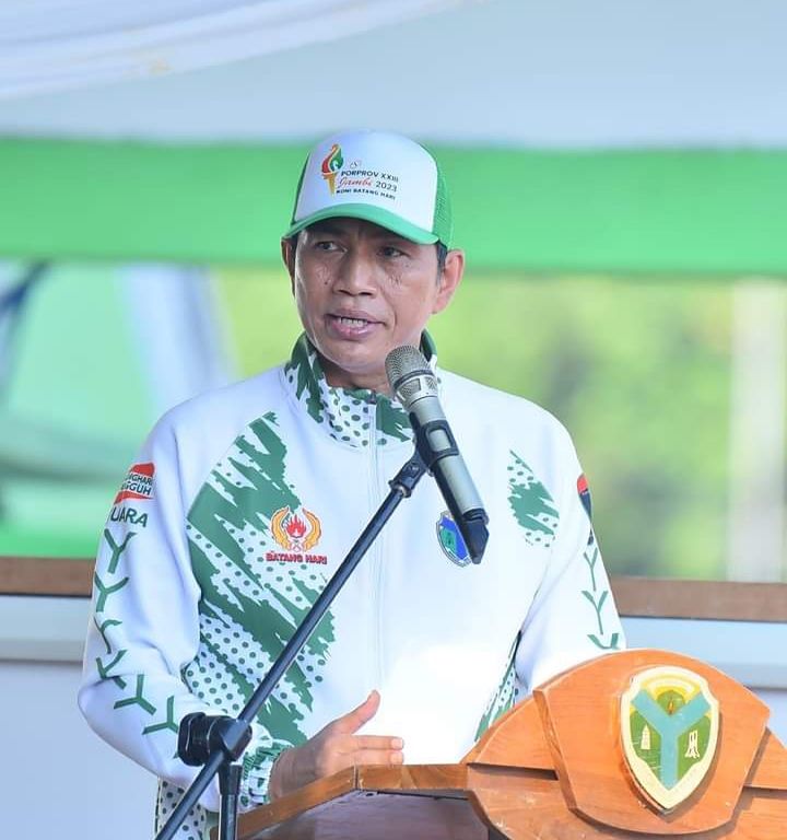 Bupati Batanghari, Muhammad Fadhil Arief, SE...