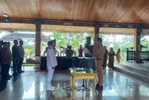  Bupati Fadhil Arief Lantik Kepala Desa Pasar Terusan 