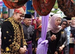  Bupati H M Syukur Dianugerahi Gelar Adat Sultan Pemangku Alam