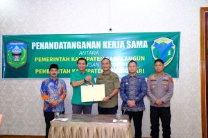 Pemkab Batang Hari Tandatangani Perjanjian Kerjasama dengan Pemkab Sarolangun 