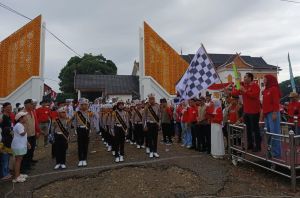  Bupati H M Syukur Lepas Pawai Barisan Indah Pelajar, HUT ke-80 Republik Indonesia