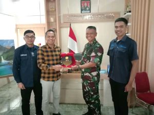 Lapas Kelas II Bangko Berikan Cinderamata untuk Dandim 0420/Sarko Letkol Inf Suyono, S.Sos 