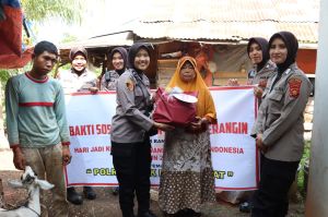Polwan Polres Merangin Gelar Bakti Sosial dalam Rangka Hari Jadi Polwan RI ke-77 