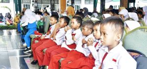 Pemkab Batang Hari Salurkan Dana Zakat Bantuan Biaya Pendidikan Program Batang Hari Cerdas  