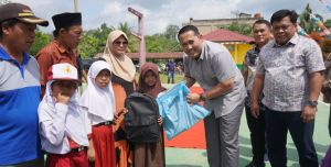 Bantuan Perlengkapan Sekolah Gratis di Merangin Dikucurkan, M. Syukur: Semua Anak Harus Sekolah