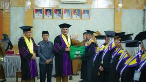  Bupati Sarolangun H Hurmin Wisuda 148 Lansia 
