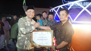 Salurkan CSR Membangunan Tugu Biduk, PT SGP Terima Piagam dari Bupati Sarolangun 