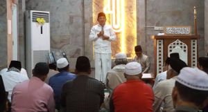 Safari Ramadan MUI Jambi di Tanjab Barat, Bupati Anwar Sadat Ajak Perkuat Ukhuwah di Masjid Al-Anwar