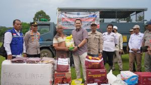  Sambangi Korban Banjir Selango, Bupati M. Syukur: Bapak Ibu Tidak Sendirian