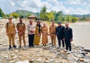  Mudik ke Dapil, Bambang-Tabroni Kunjungi Para Korban Banjir Bandang di Batang Asai