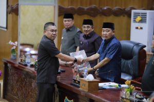  DPRD Tanjab Barat Gelar Paripurna, Bupati Anwar Sadat Ajukan Dua Ranperda Strategis