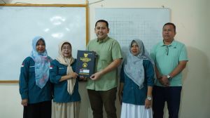  Penuhi Janji Seorang Ayah, Bupati M. Syukur Pulang dari Jambi untuk Ambil Raport Anak di Sekolah