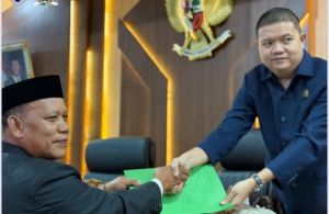 Anggota Dewan Bacakan Keputusan Dewan Kehormatan DPRD Batang Hari