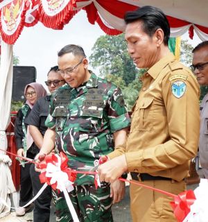  Bupati Fadhil Arief Resmikan Jembatan Boyle dan Jembatan Merah Putih di Desa Pasar Terusan