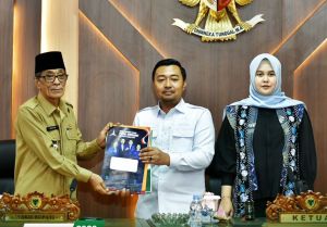 Anggota Dewan Sampaikan Pemandangan Umum Fraksi, terhadap LKPD Batang Hari T.A 2025
