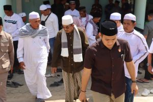  Safari Jumat Penuh Makna, Anwar Sadat Salurkan Bantuan dan Dengarkan Keluhan Warga Kuala Dasal