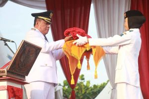 Pimpin Penurunan Bendera HUT ke-81 RI, Katamso Tegaskan Semangat Persatuan dan Kebangsaan